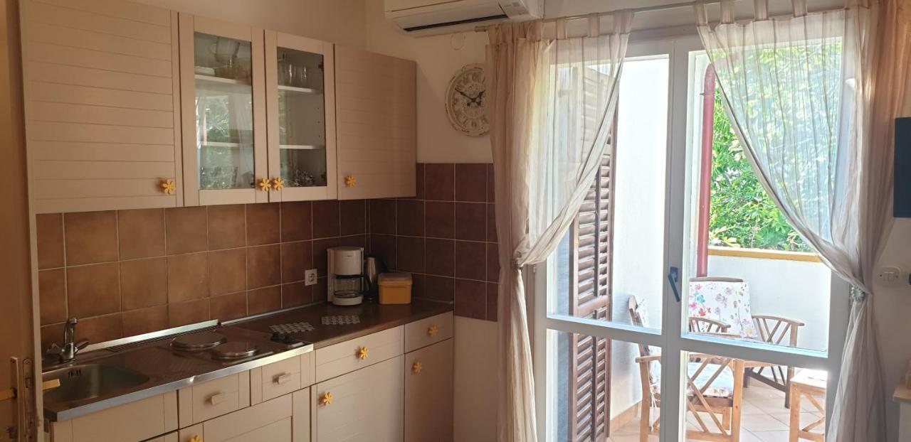 Apartment Tonci Rab Town Esterno foto
