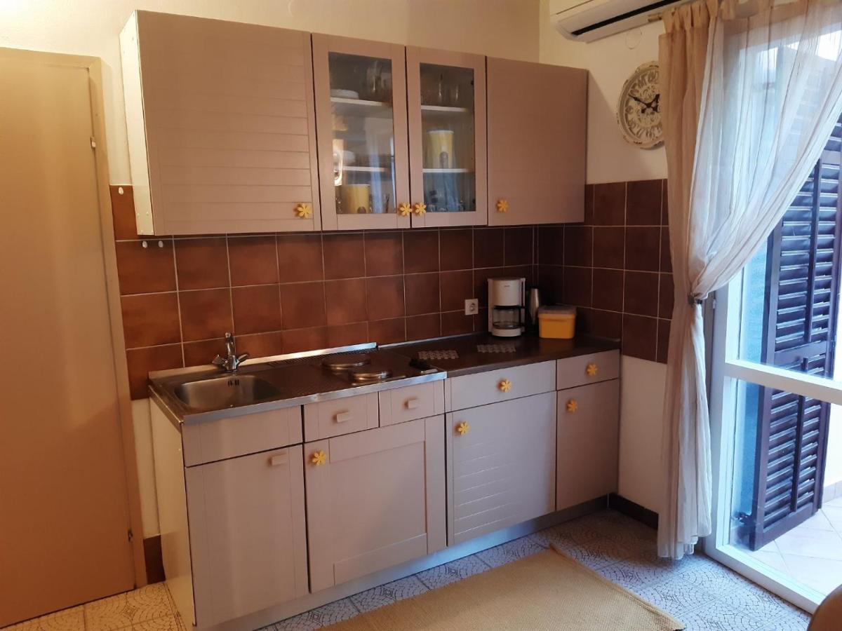 Apartment Tonci Rab Town Esterno foto