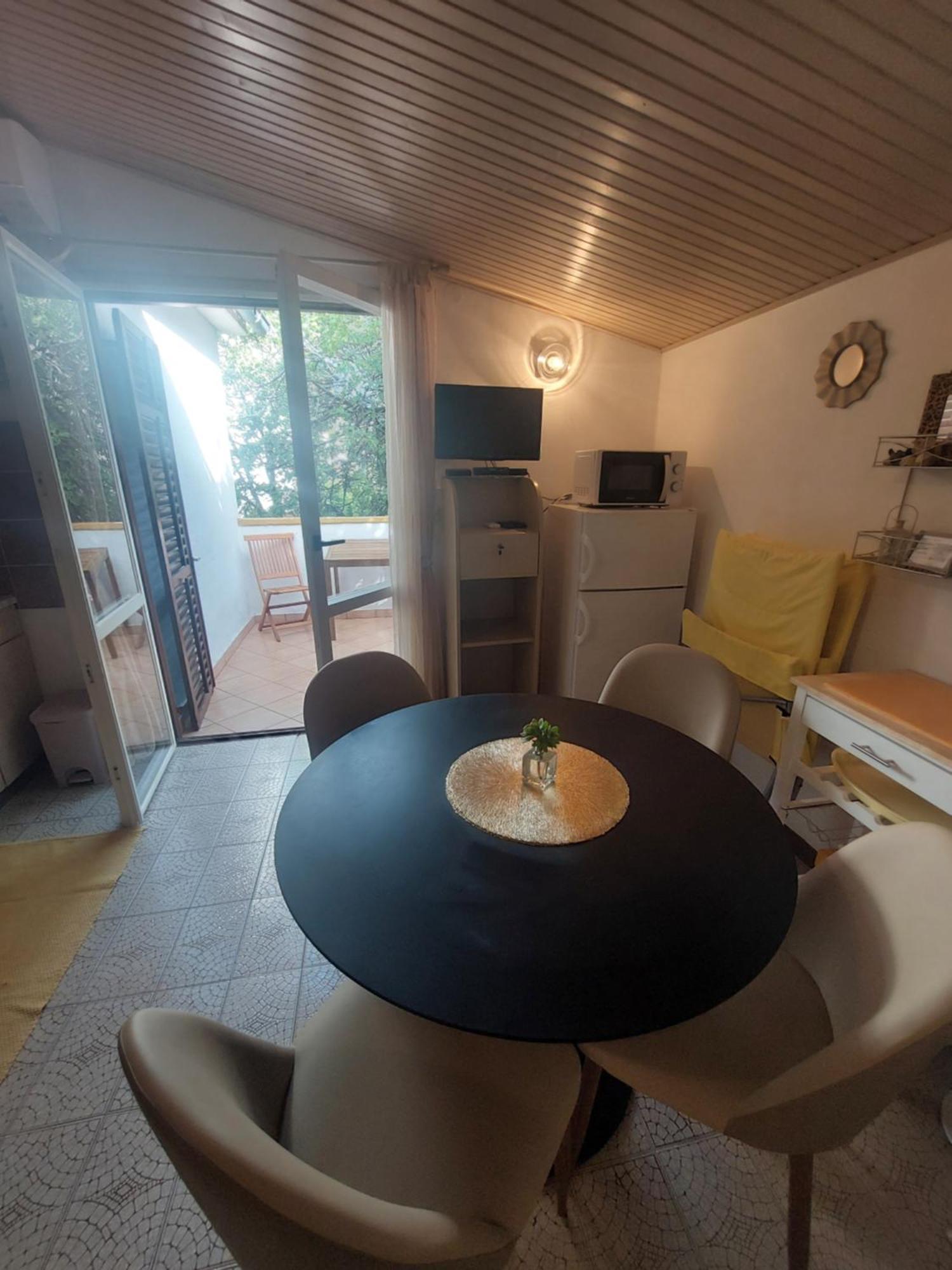 Apartment Tonci Rab Town Esterno foto